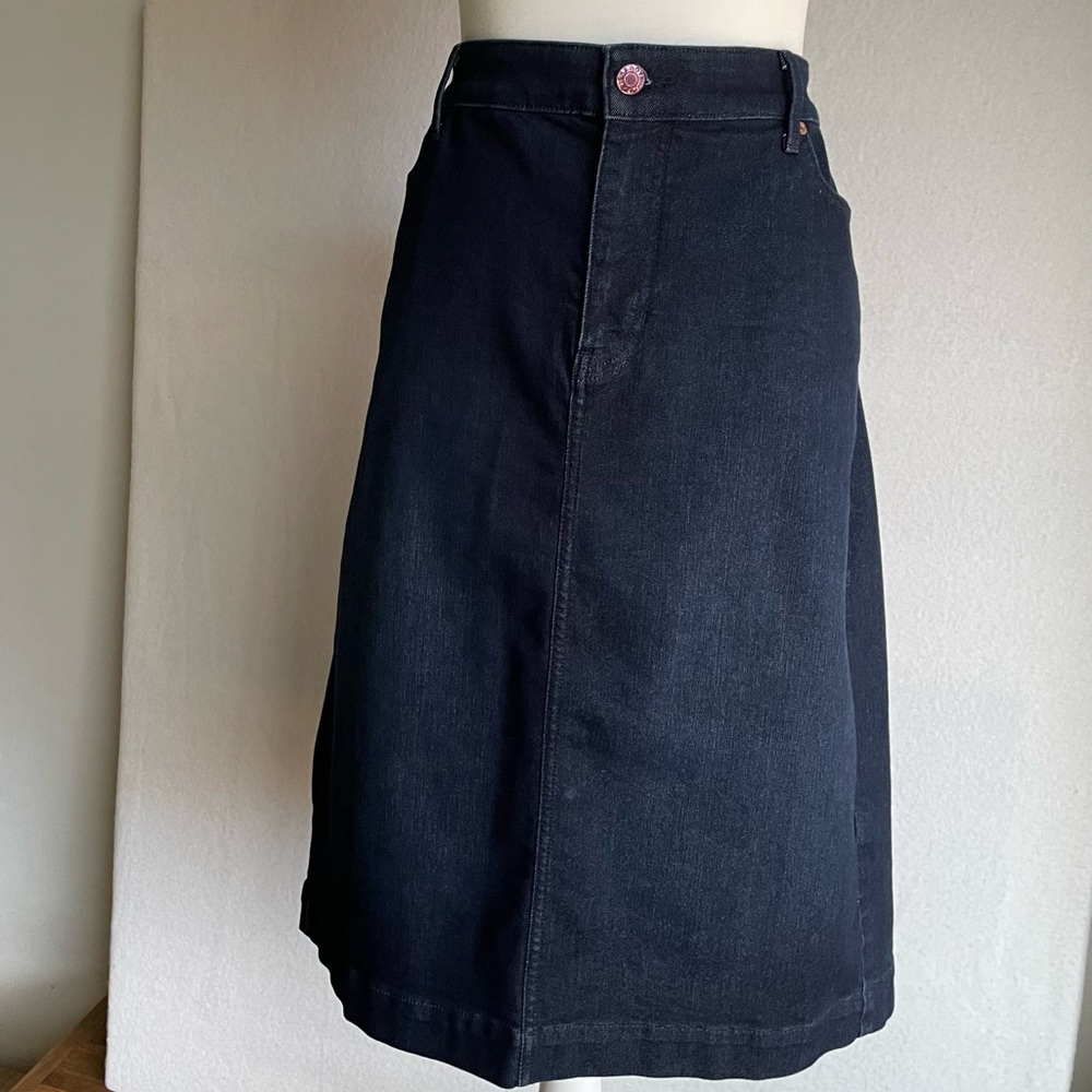 Talbots Jean Skirt in Dark Wash Denim with Back Slit in Size 16 - Picture 2 of 9